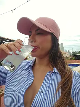 Karen_San_Miguel - Play nipples in public +hot video 😈