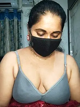 Doly_thebubbly - Boobs oil massage in public..