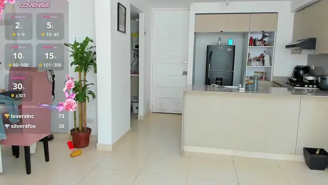 Naomii_King - spank my ass if I look pretty today