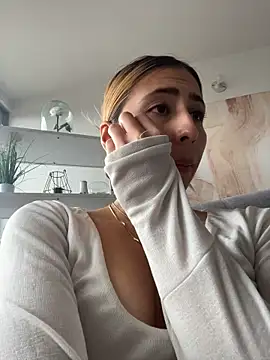 Ameellie - TOPLESSS+OIL IN BOOBS