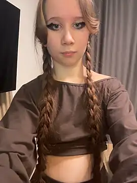 SweetieKitty1 - Wet my top - water