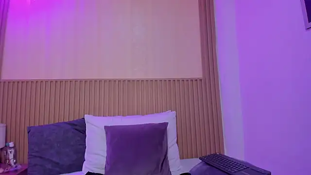 Sharonscoth - tits out and bouncing