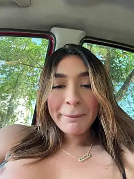 Jenn_fit - Paola shows her breasts to a stranger