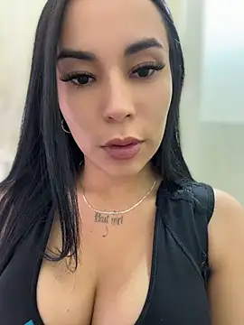 Naatalia - Show boobs