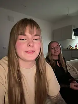 LisaFreierxx - Squezze my boobs 🍒