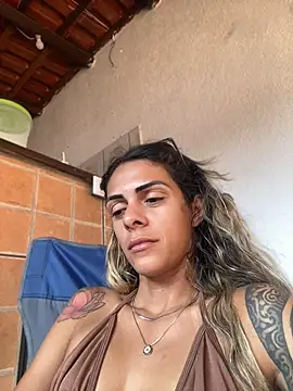 Sabrinaneves - Gozando escondido no banheiro