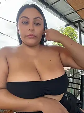 Angie_e - Fingers in my pussy in public Risky shhh