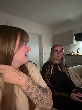 LisaFreierxx - Squezze my boobs 🍒