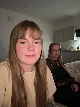 LisaFreierxx - Squezze my boobs 🍒