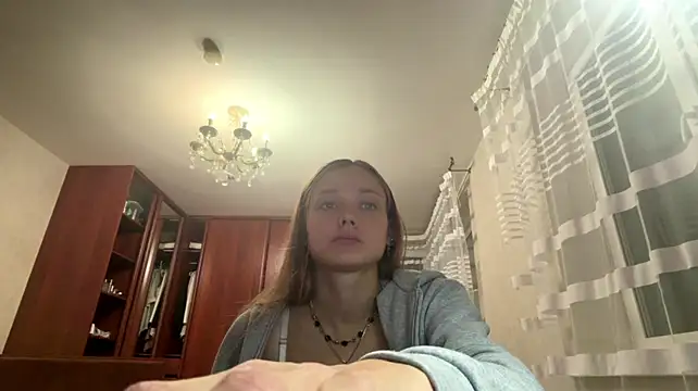 Romy_Grei - Show my bare feet close-up 🦶🔍