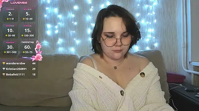 AriaMonroX - Flash boobs