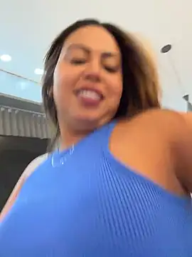 LariiHotWife - Boquete no síndico