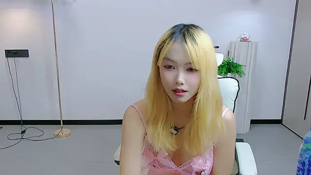 Sexy-girl-feifei - 小狗趴揉豆豆五分钟
