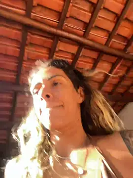 Sabrinaneves - Gozando escondido no banheiro