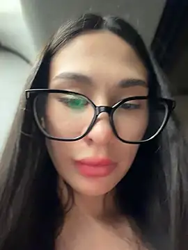 Aria51 - try push bare ASS to bus window😱🍑