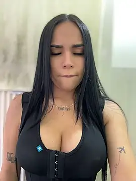Naatalia - Show boobs