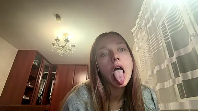 Romy_Grei - Show my bare feet close-up 🦶🔍