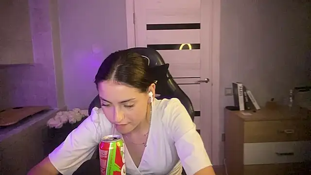 AngelNathanson - Topless for 3 minutes