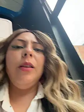 Bela-outdoor - Flash tits very risky in public