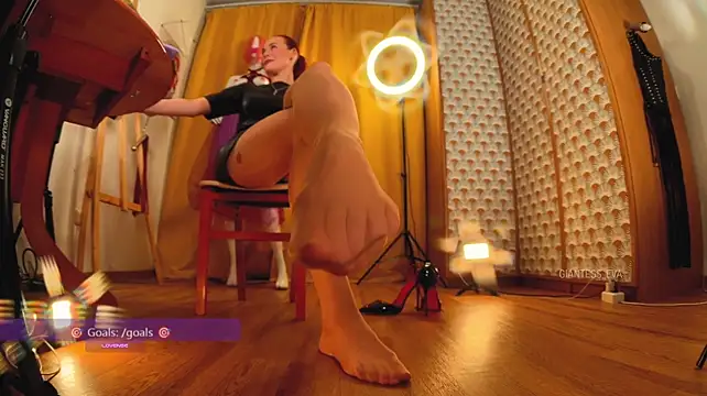 Giantess_Eva - Nylon feet tease
