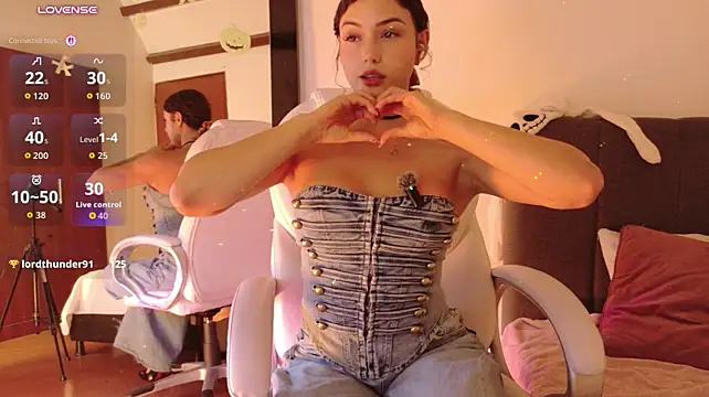 Lia_Tinez - oil on boobs