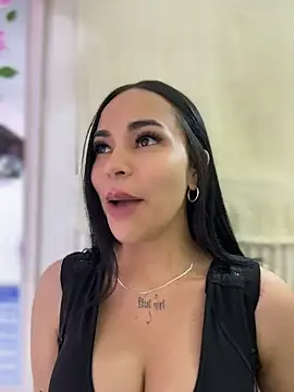 Naatalia - Show boobs