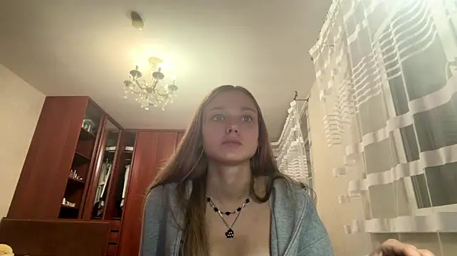 Romy_Grei - Show my bare feet close-up 🦶🔍