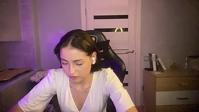 AngelNathanson - Topless for 3 minutes