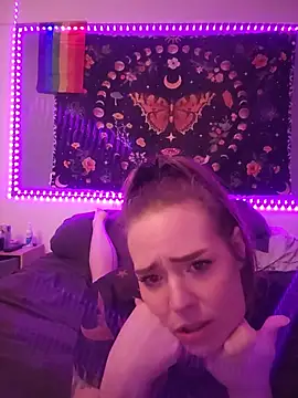 AndHerXO - Adele gets fingered & pussy eaten