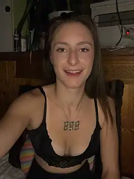 TeenLeonie18 - 🍒 Creme my Boobs
