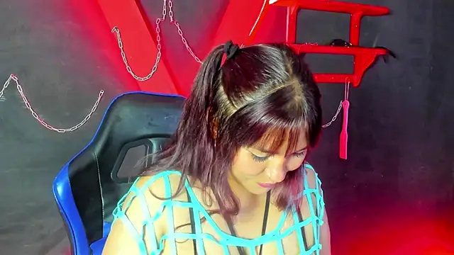 Lorenawatson - show boobs+5slap