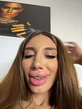 BlueEyes_BB - Look how wet it is : Rub pussy