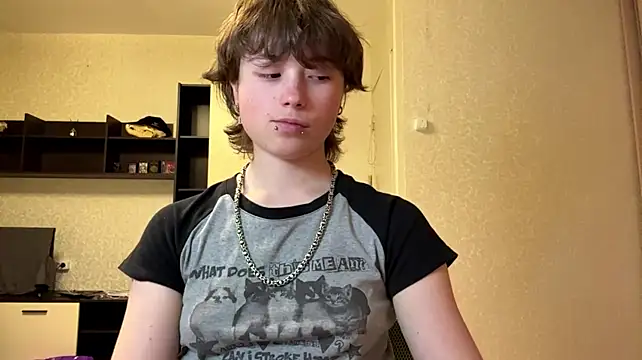 Nellyts - flash boobs