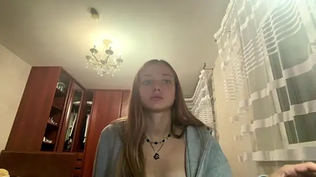 Romy_Grei - Show my bare feet close-up 🦶🔍