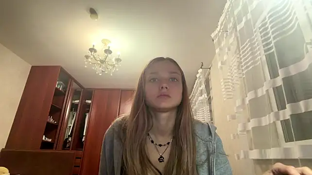 Romy_Grei - Show my bare feet close-up 🦶🔍