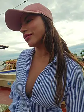 Karen_San_Miguel - Topples in the pool +hot video 😈