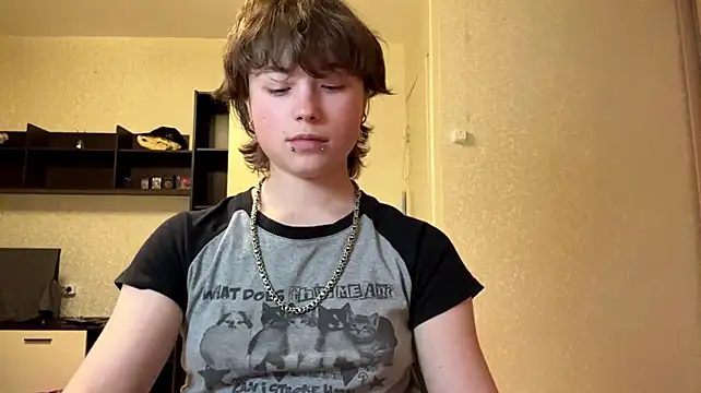 Nellyts - flash boobs