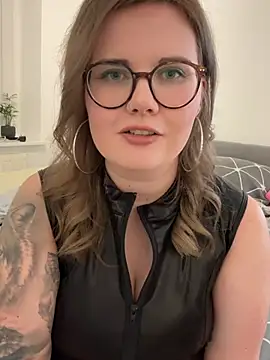 KleinstadtVanni - 🍒Squezze My Boobs in Bra