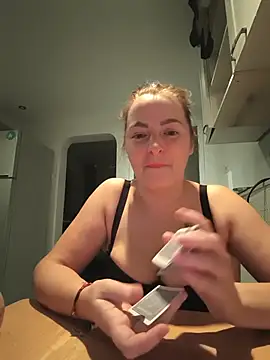MatzusimatzaAfterDark - Bra off