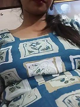 Avii5 - Showing boobs