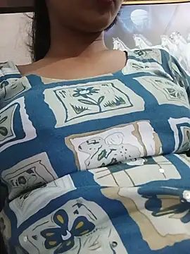 Avii5 - Showing boobs