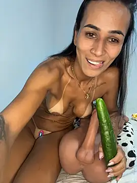Girl_docinho - Socando PEPINO na BUCETA no QUINTAL!!!!!