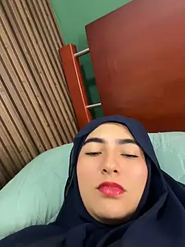 Malika_Noor - Do you want to spank me?😏