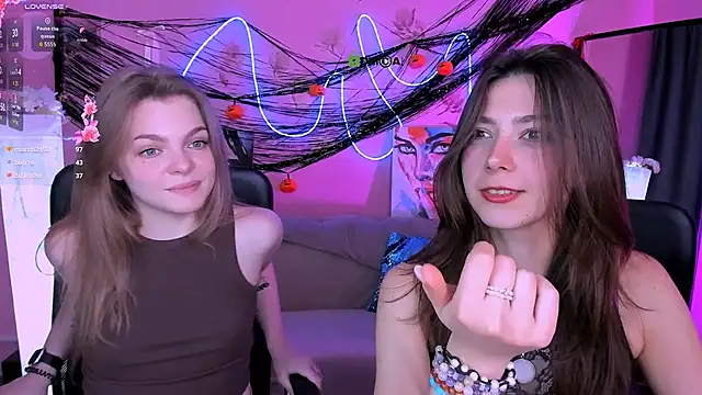 Veronica_bubble - flash boobs 2 girls