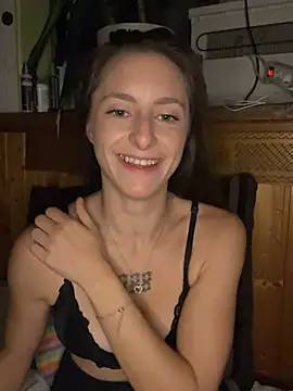 TeenLeonie18 - 🍒 Creme my Boobs