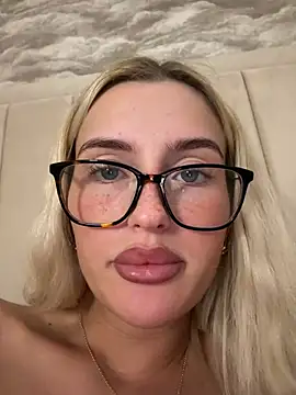 Blondetart69 - SIT NAKED LEGS SPREAD 5 MIN
