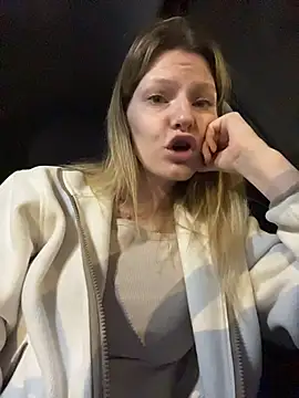 MaryHiggins - Take off your bra and show your breasts