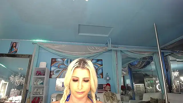 ADRIANNA_FOX - show tits