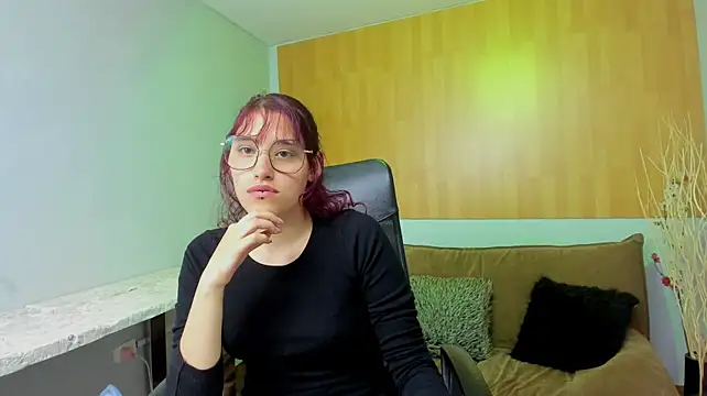 AleHoney_ - ❤️Oil or cream on my breasts.❤️
