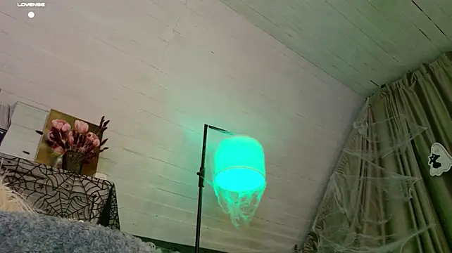 Lunavira - tongue tease close up